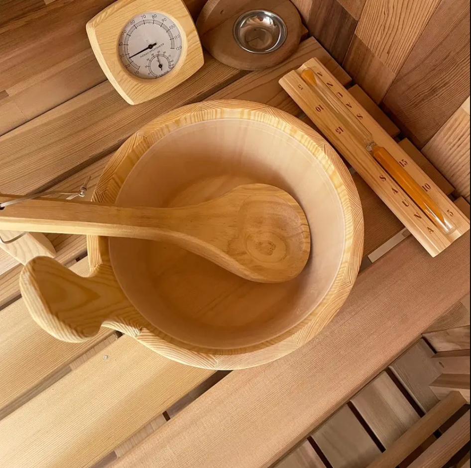 4-Person Premium Canadian Red Cedar Outdoor Traditional Steam Sauna with Tinted Glass Panels