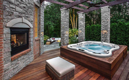 Monarch Hot Tub – Spacious 5-Person Spa for Luxurious Relaxation