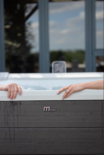 MSpa Frame Series Oslo Bubble & Jet Spa- Luxury Wood-Like Finish; Rigid Frame Design; Premium Hydrotherapy Experience